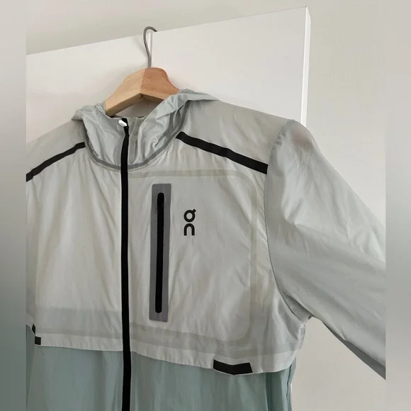 BNWOT On Running Core Jacket - Picture 3 of 8